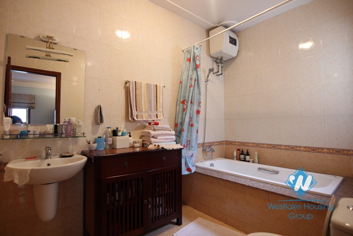 Swimming pool house with lots of space for rent in Tay Ho